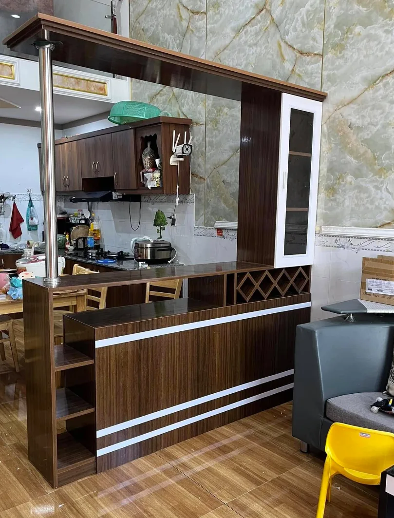 Quầy kệ trang trí vách ngăn màu nâu đậm